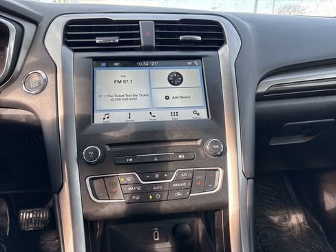 Used 2017 Ford Fusion Energi SE image 17