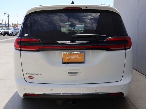 Used 2024 Chrysler Pacifica Touring-L FWD image 4