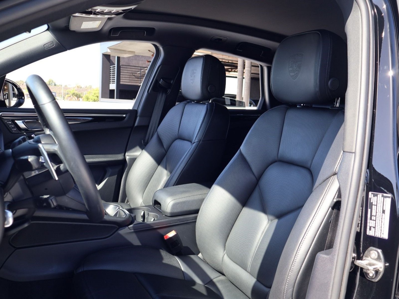 Certified 2026 Porsche Macan AWD/4WD image 5