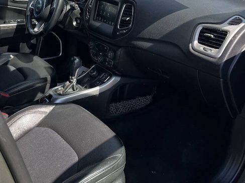 Used 2019 Jeep Compass Latitude AWD/4WD image 13