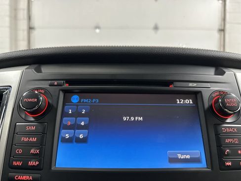 Used 2016 Nissan Titan SL AWD/4WD image 28