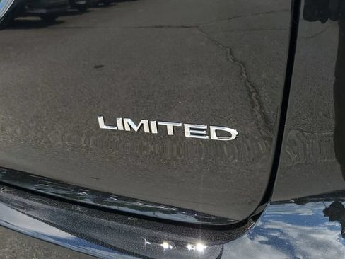 New 2027 Chrysler Pacifica Limited FWD image 7