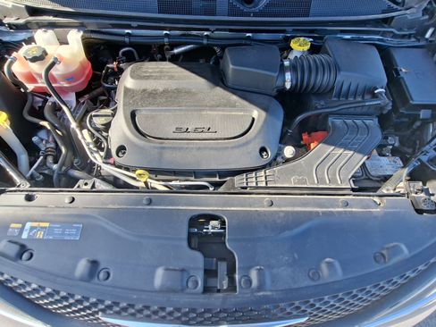 Used 2024 Chrysler Voyager LX FWD image 25