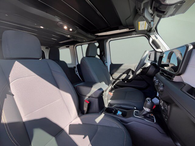 Used 2024 Jeep Wrangler Unlimited Sahara AWD/4WD image 33