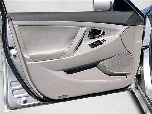 Used 2009 Toyota Camry LE image 17