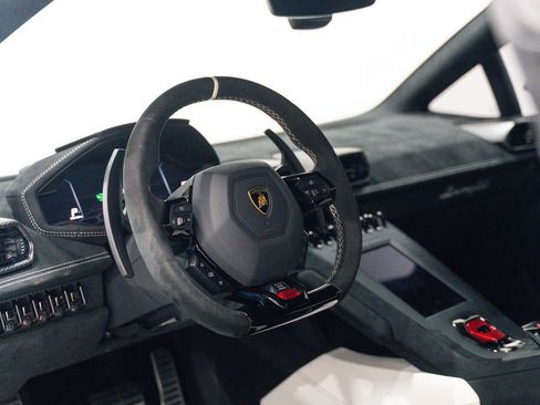 Used 2021 Lamborghini Huracan STO image 9