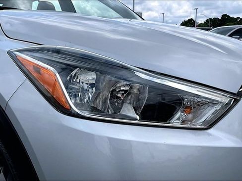 Used 2018 Nissan Kicks SV FWD image 26