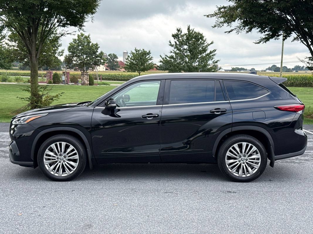 Used 2022 Toyota Highlander Platinum AWD/4WD image 5