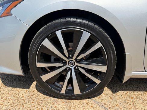 Used 2019 Nissan Altima 2.5 SR FWD image 8