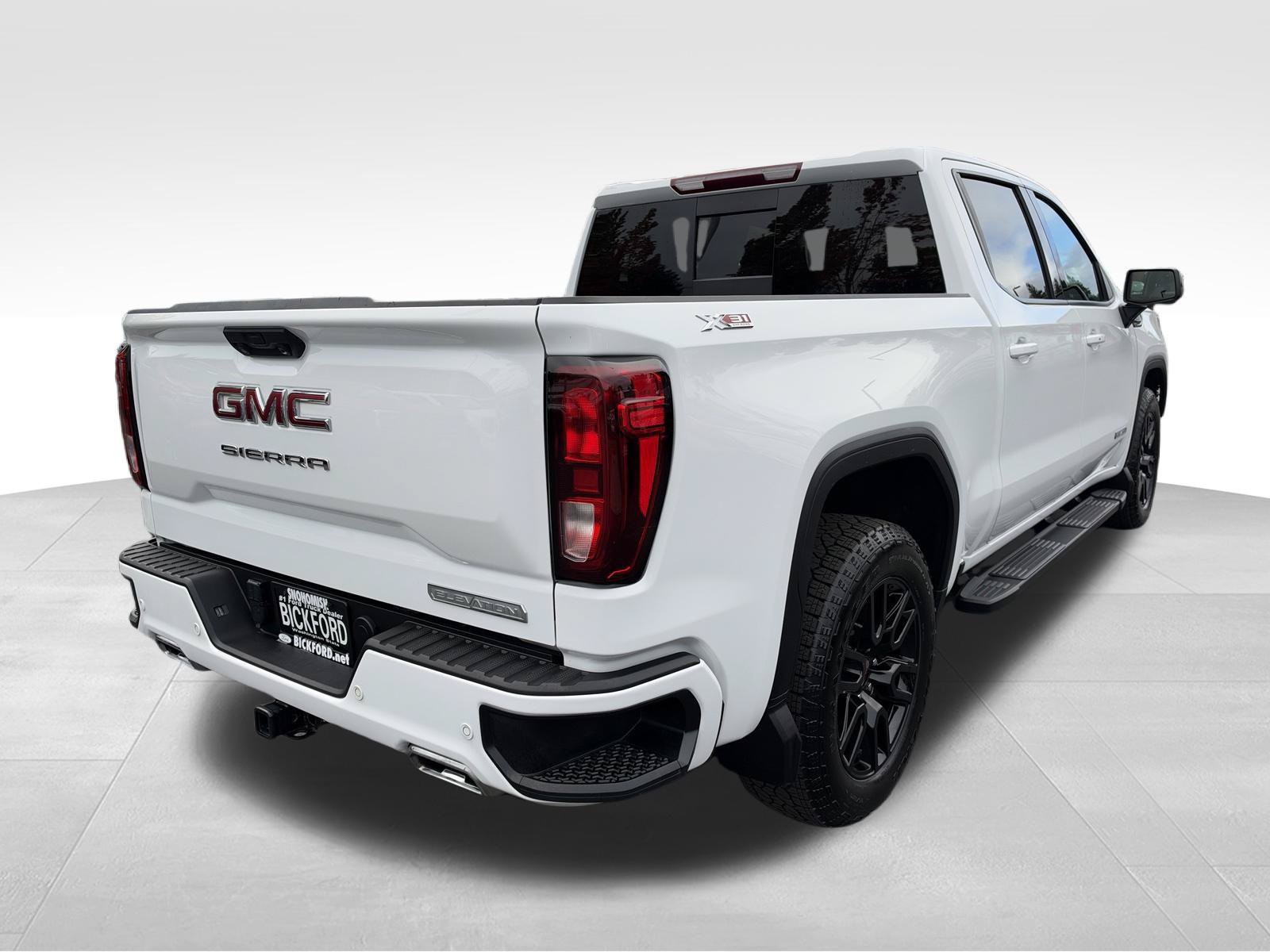 Used 2024 GMC Sierra 1500 Elevation w/ Elevation Premium Package AWD/4WD image 5