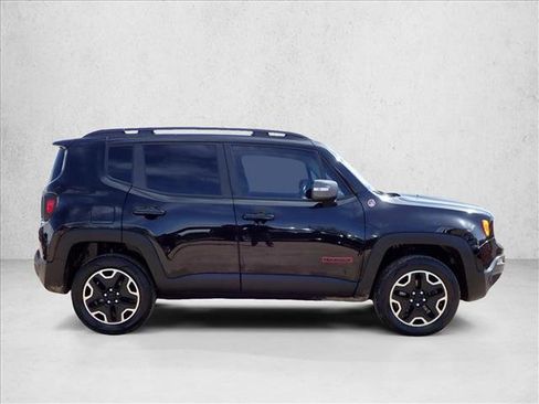Used 2017 Jeep Renegade Trailhawk AWD/4WD image 5