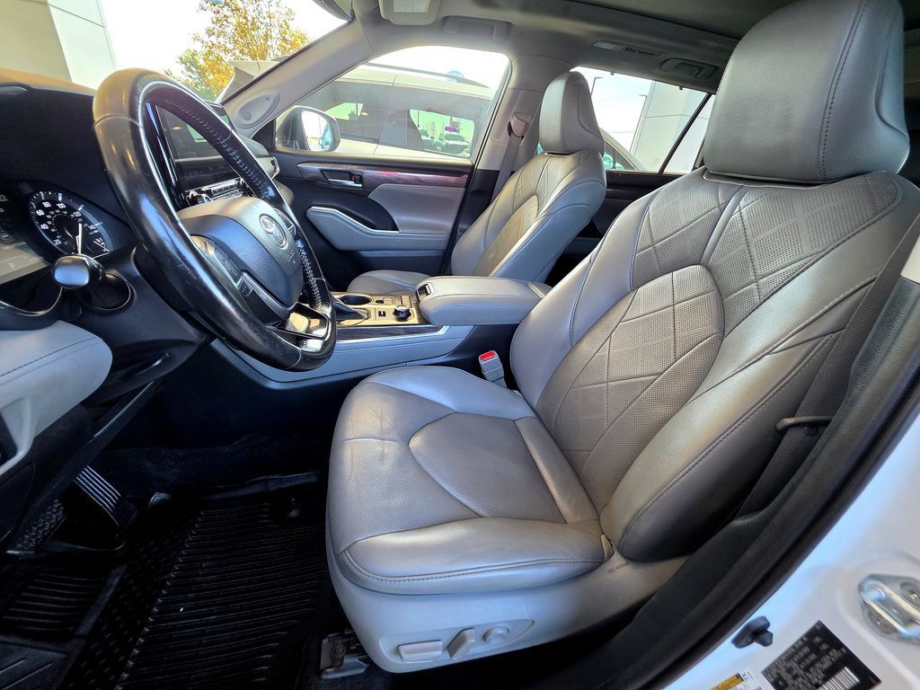 Used 2021 Toyota Highlander Platinum AWD/4WD image 14