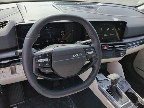 New 2026 Kia Sportage EX FWD image 9