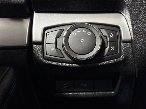 Used 2017 Ford Explorer XLT w/ Equipment Group 202A AWD/4WD image 19
