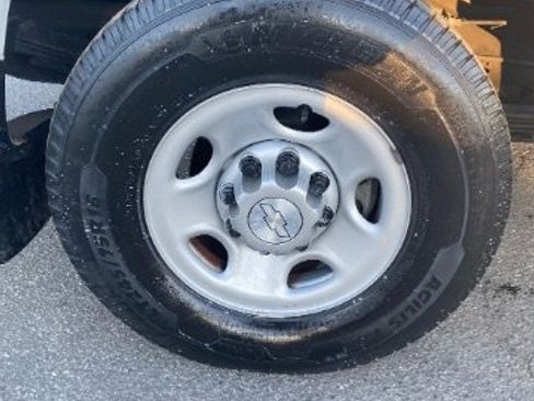 Used 2017 Chevrolet Express 3500 LS image 30