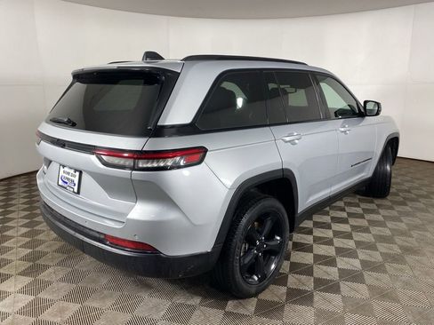 Used 2023 Jeep Grand Cherokee Altitude image 22