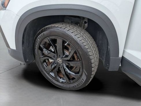 Certified 2023 Volkswagen Taos SE w/ Panoramic Sunroof Package FWD image 33