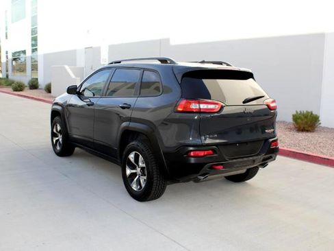 Used 2017 Jeep Cherokee Trailhawk image 7
