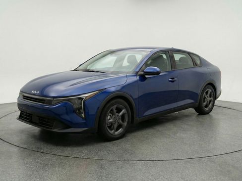 Used 2025 Kia K4 FWD image 3