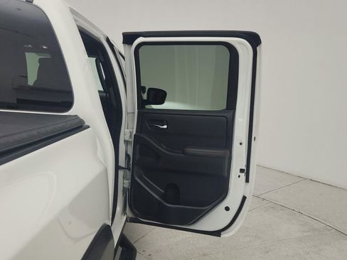 Used 2023 Nissan Frontier PRO-4X w/ Technology Package image 27