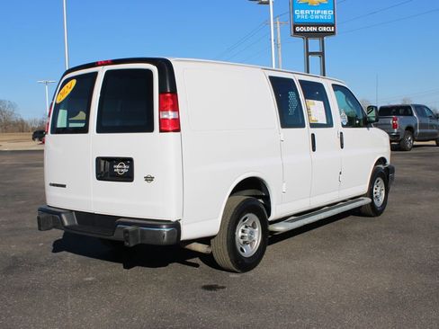 Used 2024 Chevrolet Express 2500 w/ Driver Convenience Package image 9
