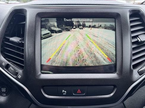 Used 2019 Jeep Cherokee Trailhawk image 31