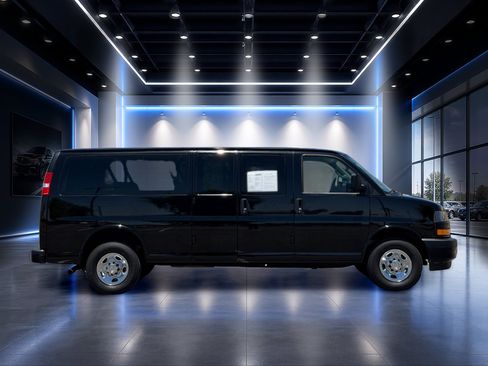 Used 2023 Chevrolet Express 3500 LS RWD image 3