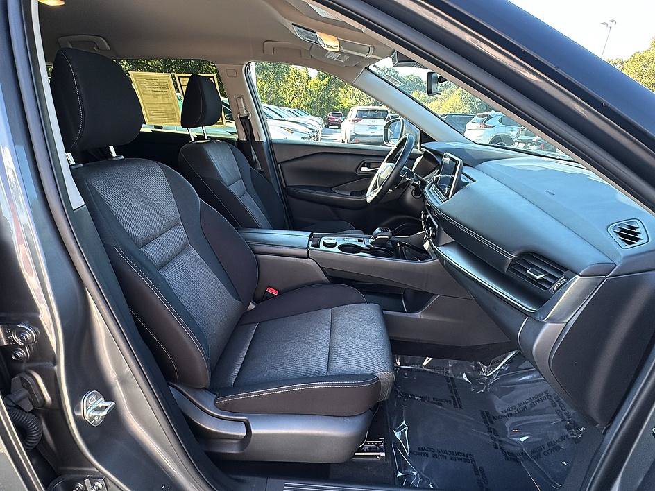 Certified 2025 Nissan Rogue SV AWD/4WD image 24