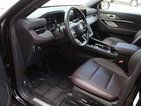 Used 2025 Ford Explorer Platinum w/ LUX Leather Package image 16