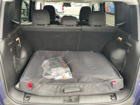 Used 2017 Jeep Renegade Latitude FWD image 16