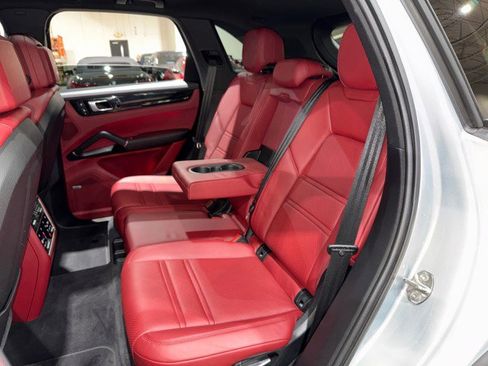 Used 2020 Porsche Cayenne image 60
