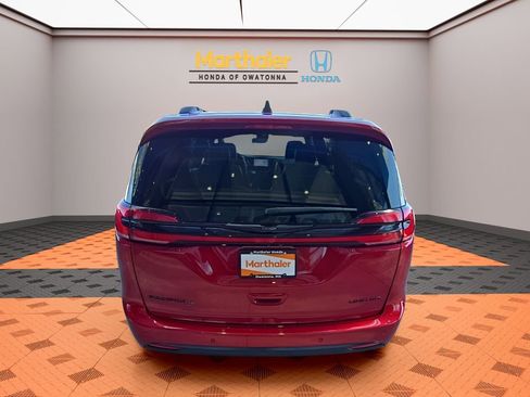 Used 2025 Chrysler Pacifica Limited FWD image 4