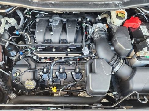 Used 2018 Ford Explorer XLT w/ Equipment Group 202A image 29