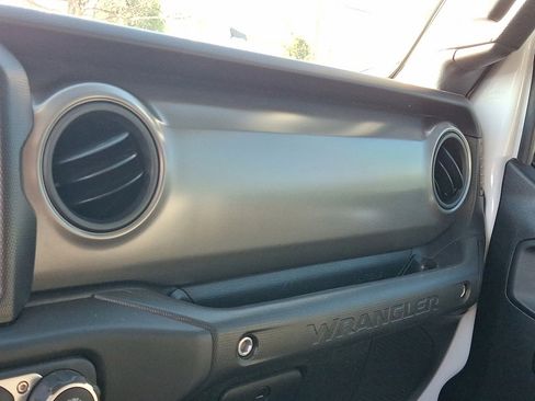 Used 2023 Jeep Wrangler Unlimited image 31