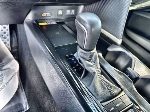 Used 2025 Toyota Camry SE image 28