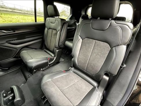 New 2025 Jeep Grand Cherokee L Altitude AWD/4WD image 11
