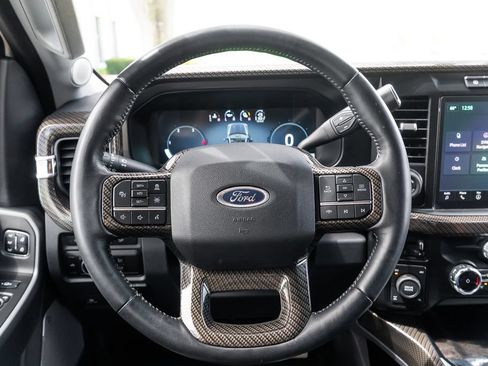 Used 2023 Ford F250 Lariat w/ Lariat Ultimate Package AWD/4WD image 5