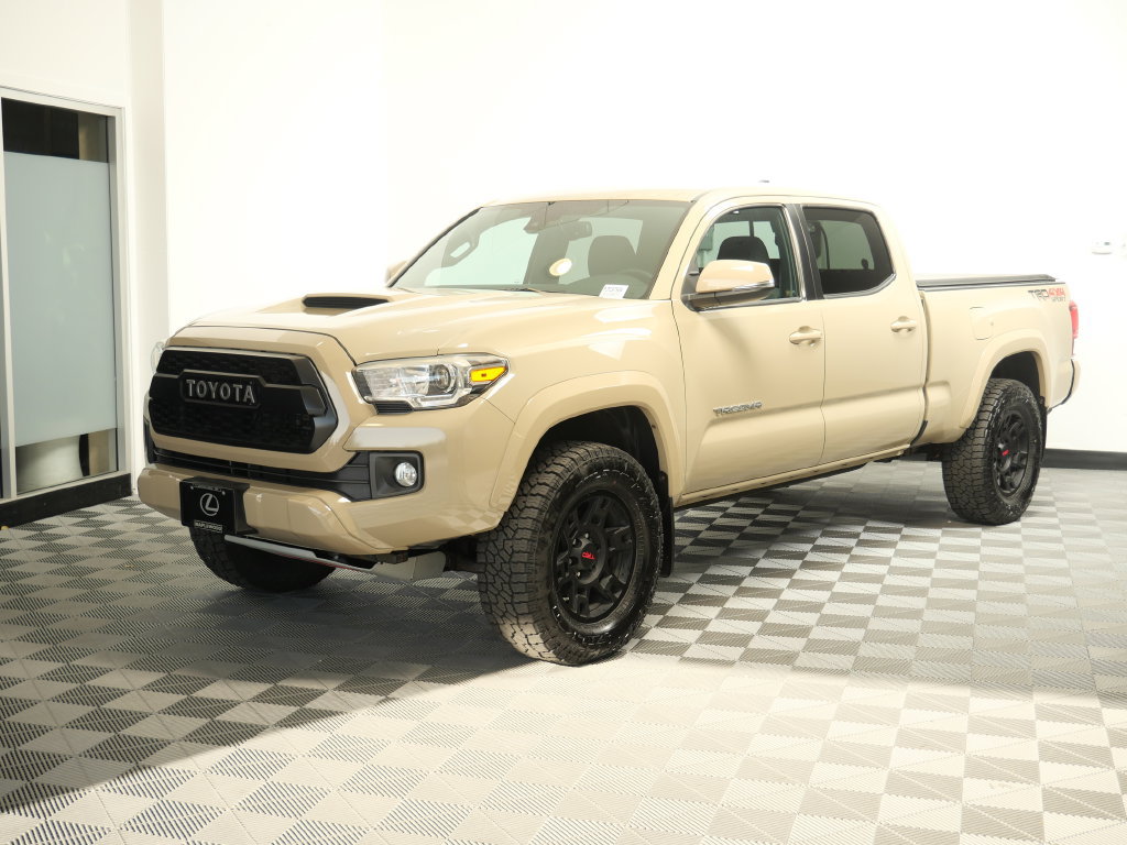 Used 2019 Toyota Tacoma TRD Sport w/ Technology Package AWD/4WD image 4