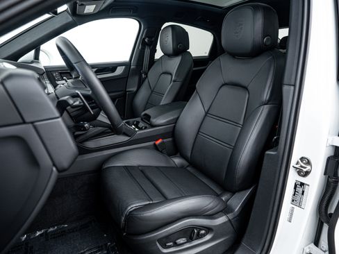 Certified 2025 Porsche Cayenne Coupe image 5