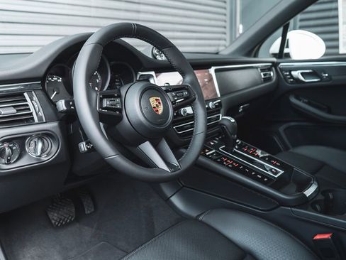 New 2026 Porsche Macan GTS image 4