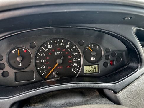 Used 2003 Ford Focus SE FWD image 11