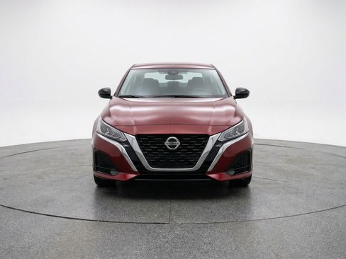 Used 2025 Nissan Altima 2.5 SV FWD image 2
