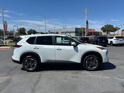 Used 2024 Nissan Rogue SV FWD image 34