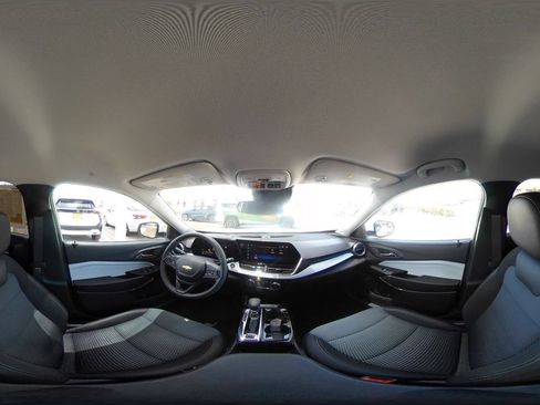 Used 2025 Chevrolet Trax LT FWD image 42