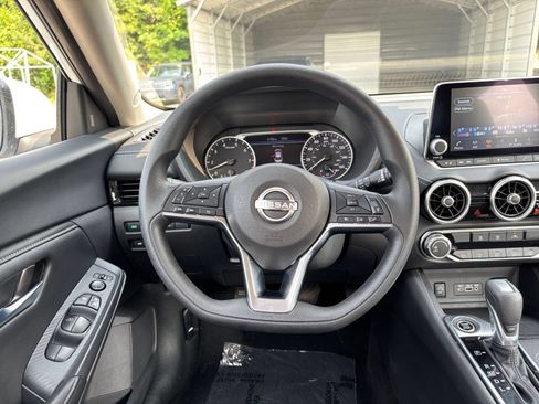 Used 2025 Nissan Sentra SV FWD image 31