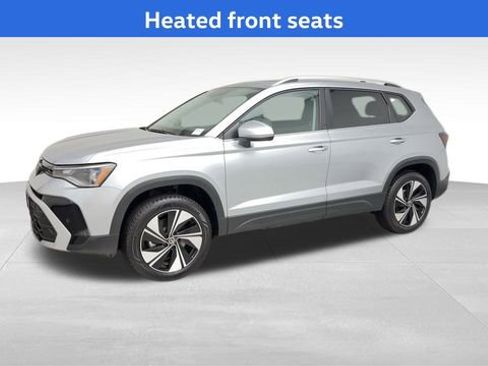 Certified 2025 Volkswagen Taos SE image 8