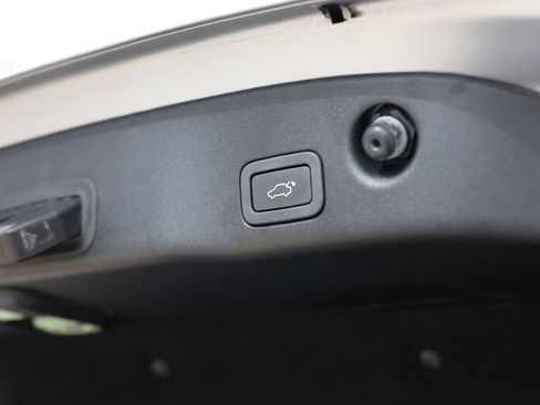 Used 2019 Jaguar XJ R-Sport RWD image 53