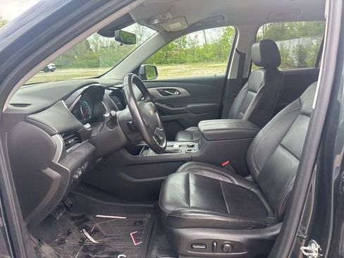 Used 2018 Chevrolet Traverse LT w/ LPO, Floor Liner Package FWD image 12