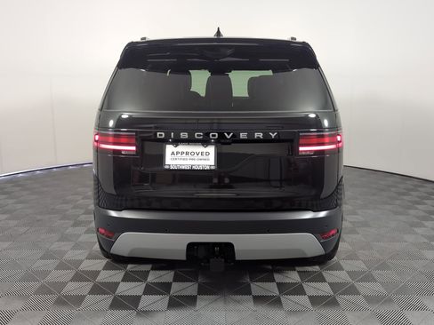 Used 2025 Land Rover Discovery S image 8