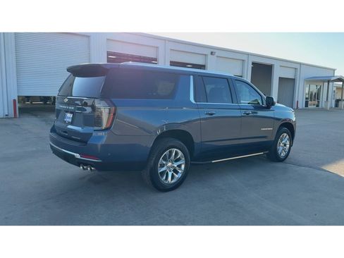 New 2026 Chevrolet Suburban Premier image 8